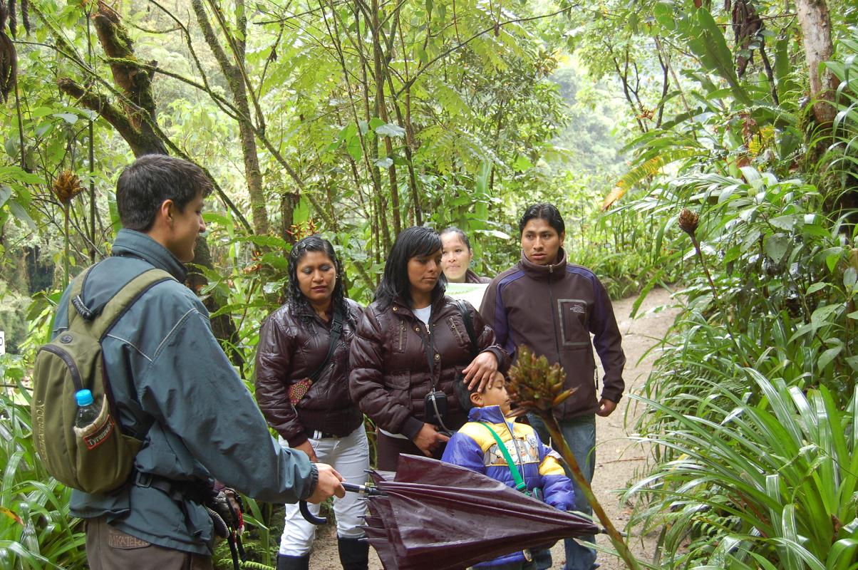 Visita de pobladores del Aguas Calientes 2011