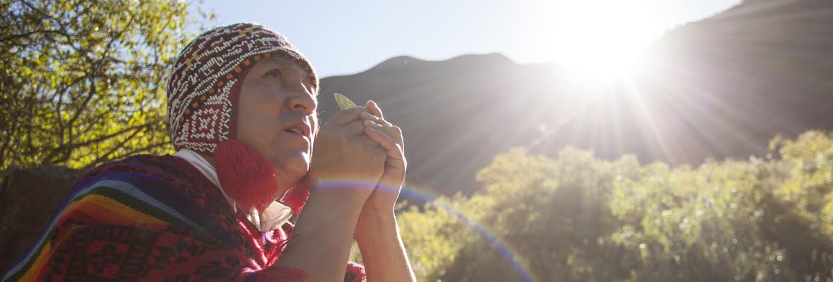 The Ancient Ritual of Coca Leaf Reading in the Andes