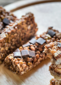 Barras de chocolate con miel, chía y coco